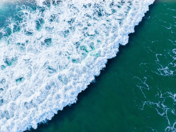 干燥头顶空中拍摄的蓝色海浪海景自然清晰