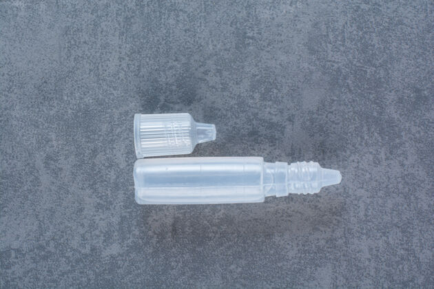 医疗注射器的塑料部件在大理石表面设备注射治疗