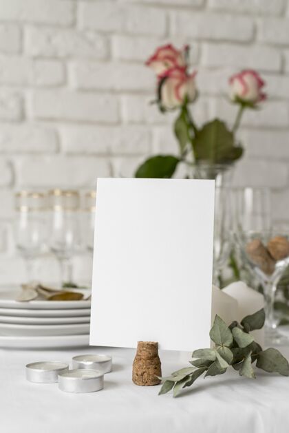 桌子布置前视图春季菜单模拟与鲜花和蜡烛春天绿色植物玻璃