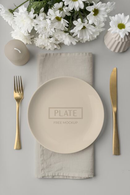 桌子装饰平铺春季菜单模型与鲜花和餐具餐具垂直花