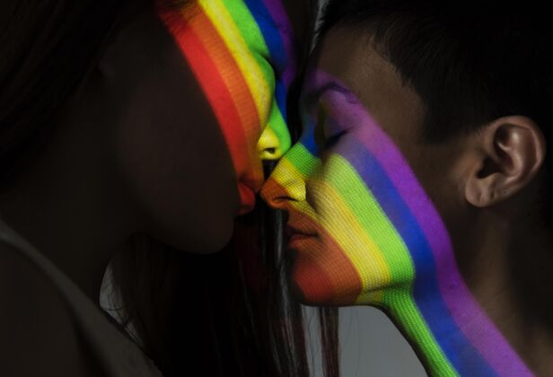 彩虹美丽的同性恋夫妇与同性恋者标志世界骄傲性社区