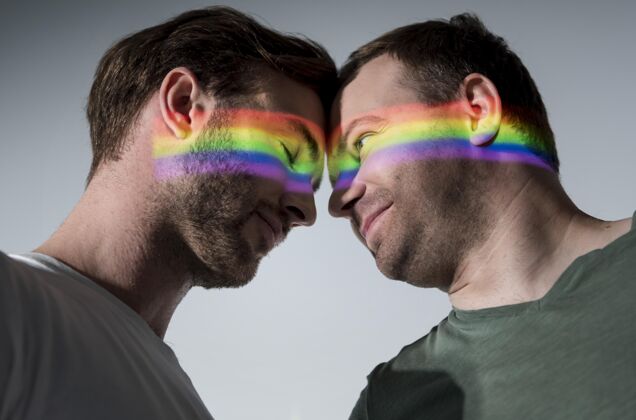 运动男人们用lgbt的符号互相相爱权利同性恋性