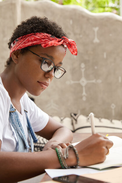 沙发国际黑人学生工作报告女性垂直青少年