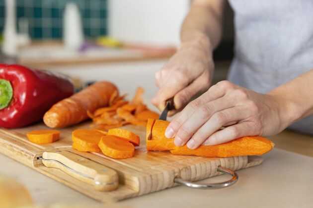 美味把切胡萝卜的手收起来膳食烹饪水平