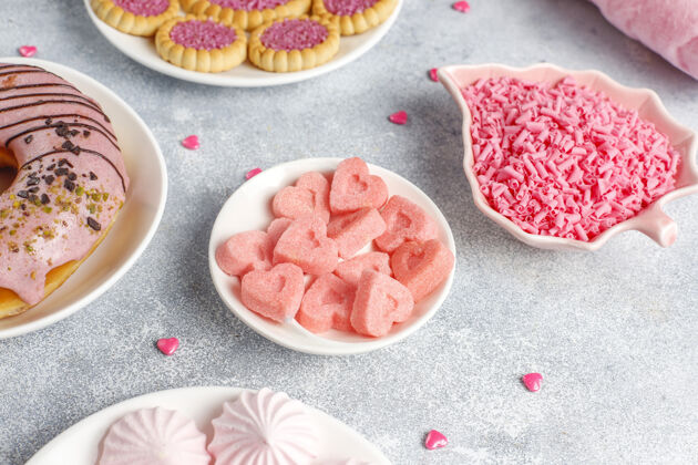 甜点粉色糖果 糖果 蛋白酥皮和糖甜点自制霜