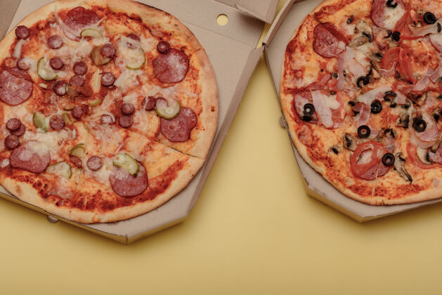 送货棕色瓦楞纸板披萨黄色外卖盒table.round 披萨食物盒子奶酪