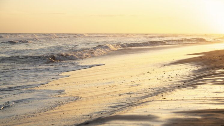 湿度海滩沙滩紧挨着宁静的海洋海洋资源白天