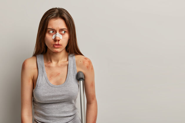 司机残障女子画像有工伤事故保险室内治疗