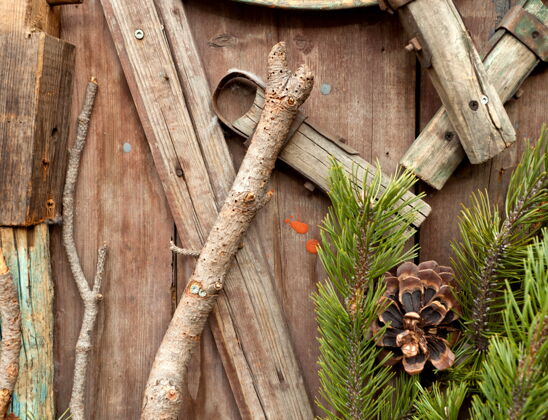 木材圣诞墙有树枝 松枝有松果冷杉季节年