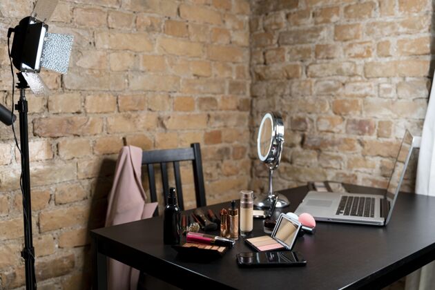 在线一堆美容化妆品博客虚拟博客护理