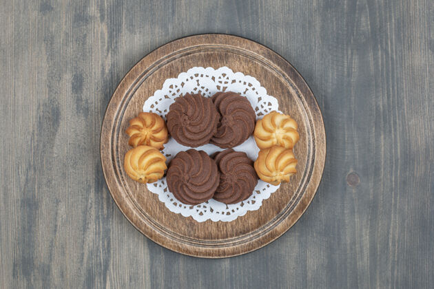 糖巧克力饼干和芝麻饼干自制健康素食者