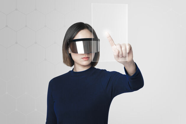 智能眼镜商人使用虚拟现实耳机与全球通讯技术眼镜增强现实虚拟现实