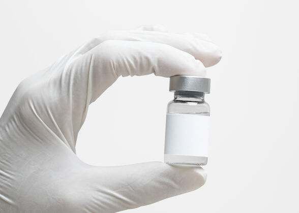 医疗手套科学家的手拿药品玻璃瓶与空白白色标签注射医生治疗