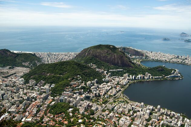 里约热内卢巴西里约热内卢拉戈亚的空中拍摄岩石海滨南部