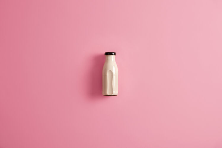 玻璃一瓶植物性无乳糖素食白牛奶 为您提供健康营养自制有机营养饮料 由椰子 大豆 燕麦或腰果制成新鲜替代饮料钙透明美味