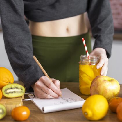生活特写手写在笔记本上美味健康健康