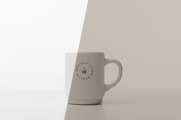 商标杯子和咖啡模型放在桌子上咖啡咖啡杯模型