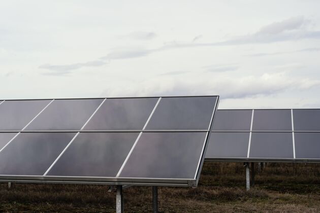环保许多太阳能电池板在外地发电复制空间环境能源复制空间
