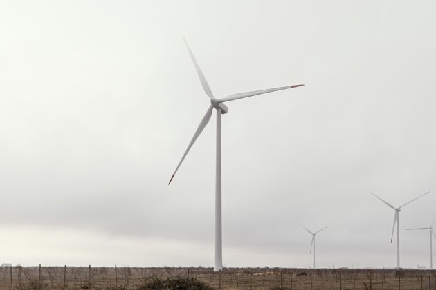 能源现场风力涡轮机的正视图可再生风能走向绿色