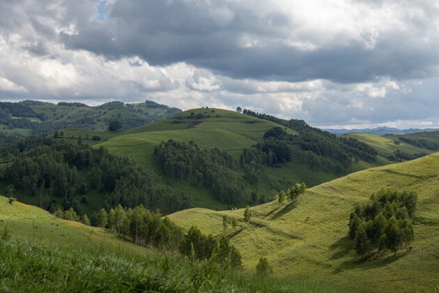 全景罗马尼亚特兰西瓦尼亚地区风景如画的阿普塞尼自然公园全景照片全景徒步旅行景观