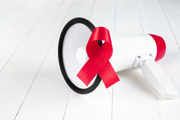 艾滋病带扩音器的红丝带艾滋病宣传标志意识心脏团结