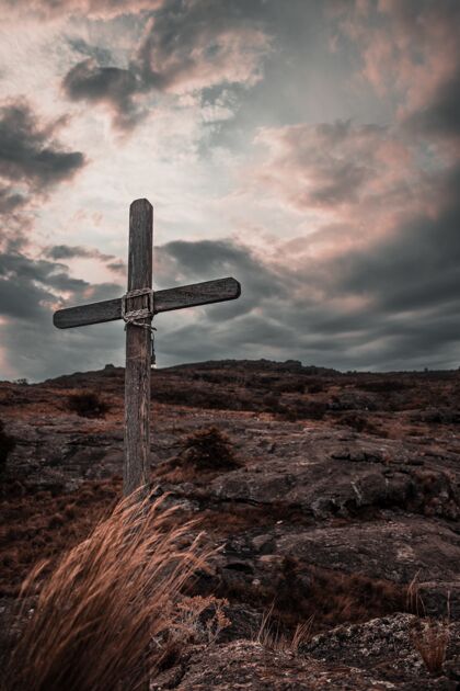 草阿根廷科尔多瓦落基山脉马林木十字架的垂直图像背景阿根廷上帝