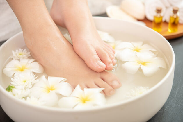 新鲜水疗治疗和产品为女性脚和手水疗芳香化妆品菠萝