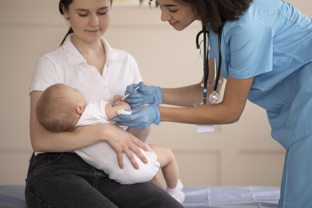 医学小宝宝在卫生院打预防针保健婴儿医学