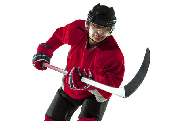 寒冷射门冰球场上和白墙上有棍子的男子冰球运动员运动员戴着器械和头盔练习运动的概念 健康的生活方式 运动 运动 动作快速情绪比赛