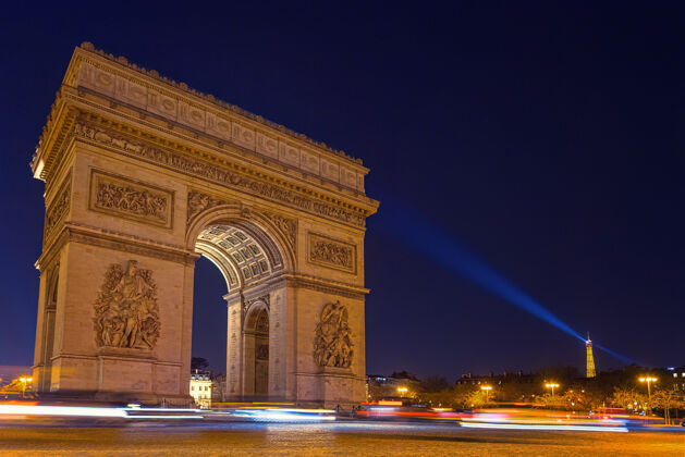 纪念碑夜晚凯旋门的延时摄影法国著名夜晚