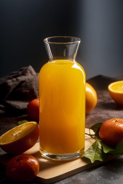刷新美味的橙汁装在瓶子里美味饮料食品