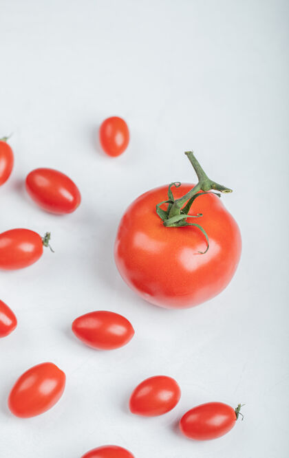 素食普通番茄周围的樱桃番茄高品质照片团体健康新鲜