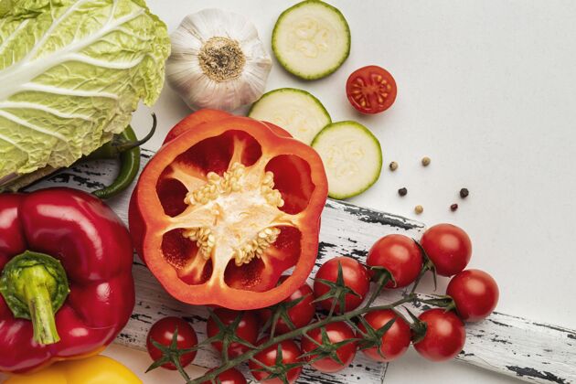 食品西红柿 甜椒和大蒜的俯视图健康大蒜水平