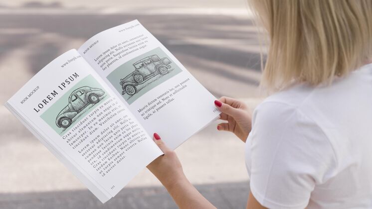 书籍女人在街上看书书籍实体模型街道阅读