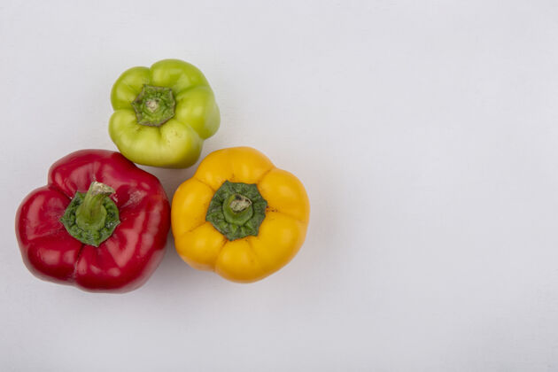颜色顶视图复制空间彩色甜椒在白色背景上食物空间新鲜