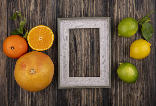 顶部顶视图复制空间葡萄柚与橙子柠檬酸橙和灰色框架上的木制背景木材灰色复制