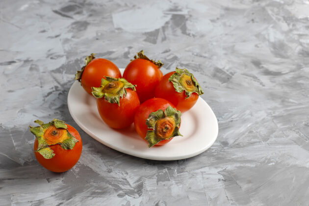 素食者新鲜的有机熟柿子水果开胃菜自然一餐