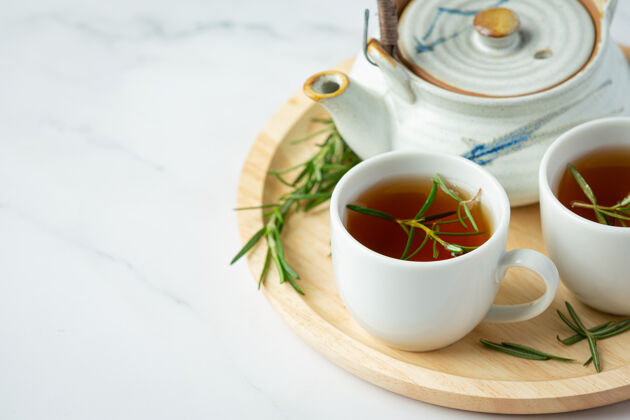 纤维迷迭香热茶在杯中即饮饮食维生素蔬菜