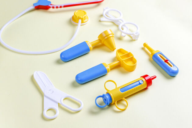 剪刀一套玩具医疗设备假冒红色听诊器