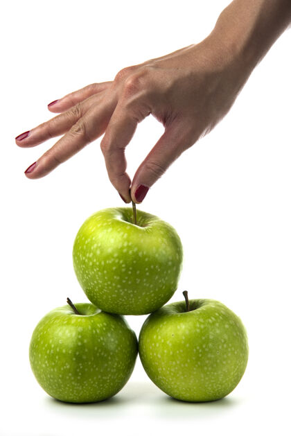 食物女人手里拿着白苹果上的青苹果有机多汁苹果