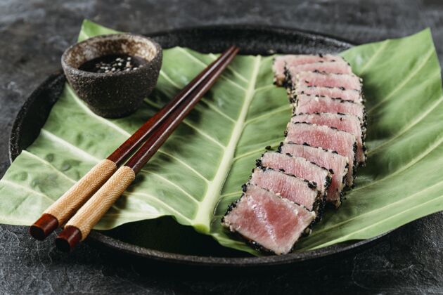传统日本菜组成的正面图日本美食安排