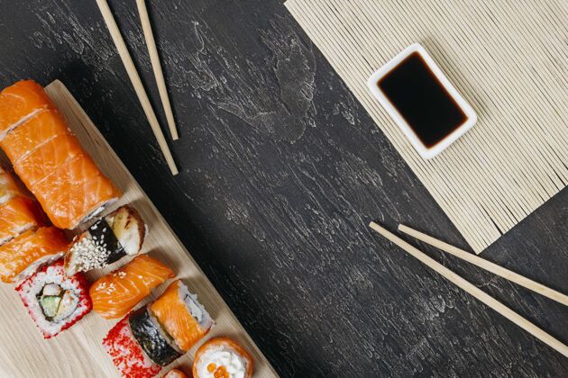 组成传统日本寿司与复制空间亚洲健康膳食