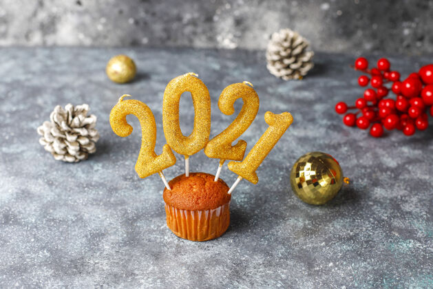 新的2021年新年快乐 金烛纸杯蛋糕快乐事件光