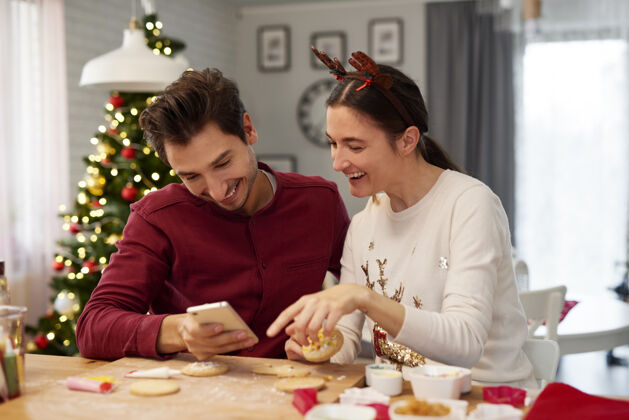 厨房情侣用手机装饰圣诞饼干烘焙糖衣自制