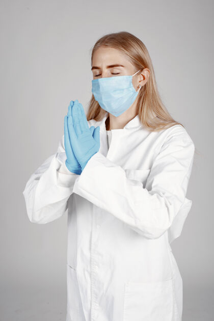 面具戴着医学面具的医生冠状病毒主题隔离在白色背景上医学Covid19冠状病毒