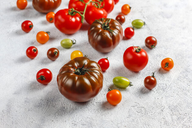 健康新鲜的有机西红柿各种西红柿顶部观点