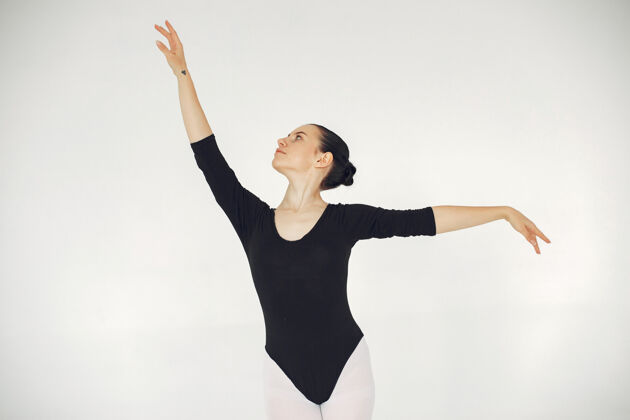 传统漂亮的芭蕾舞演员尖角的芭蕾舞演员黑色人芭蕾舞