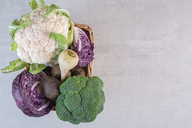 生菜花椰菜 卷心菜和萝卜在木箱里高品质的照片有机西兰花蔬菜