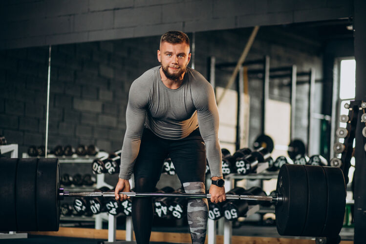 强壮强壮的男人在健身房锻炼健美能量俯卧撑