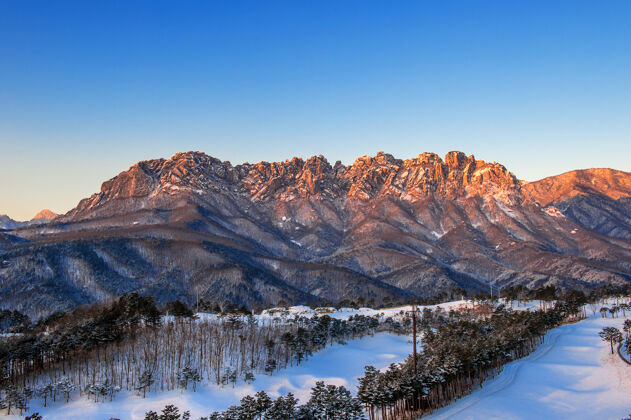 向上冬天的韩国色若山蔚山八味岩透视寒冷冰